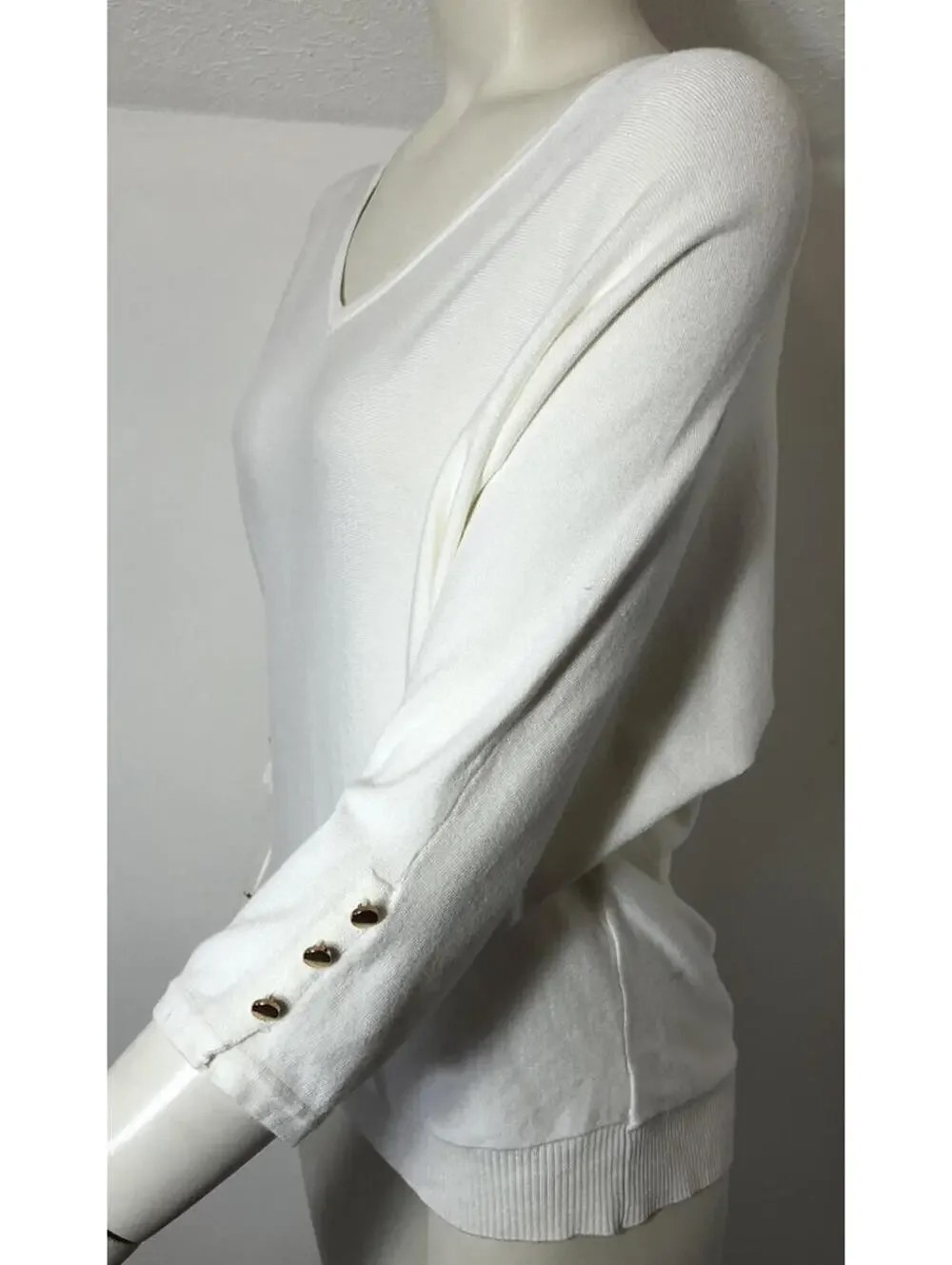 Chelsea Theodore Womens Small White Sweater V Neck 3/4 Sleeves Gold buttons Soft